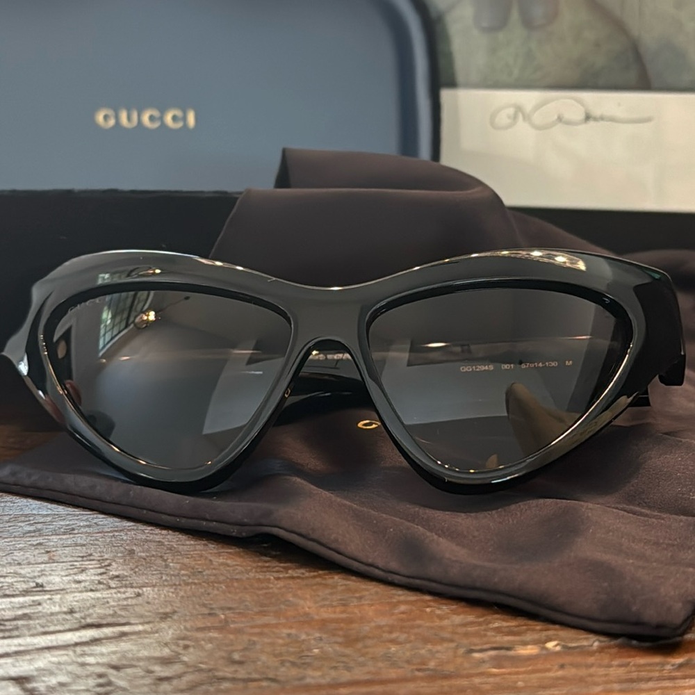 Gucci Cat eye Sunglasses ๐โโฌ - Picture 2 of 6